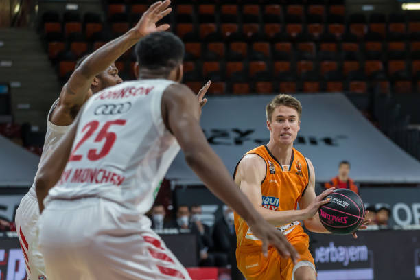 而主教练赵 而主教练赵